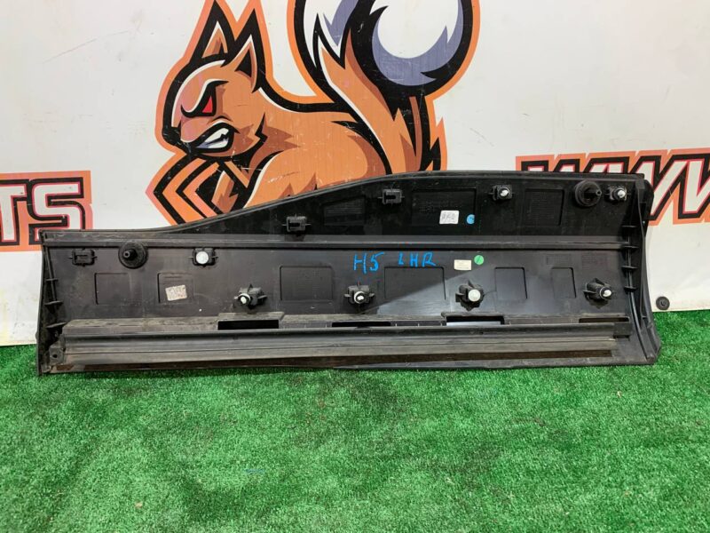 T4K9215LML Rear left lower door molding Jaguar I-Pace (2018-) Used cost 150 € in stock 10 pcs.
