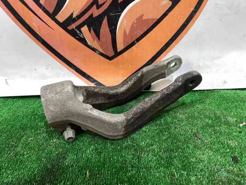 J9D1178 Front left shock absorber bracket Jaguar I-Pace (2018-) USED cost 75 € in stock 5 pcs.