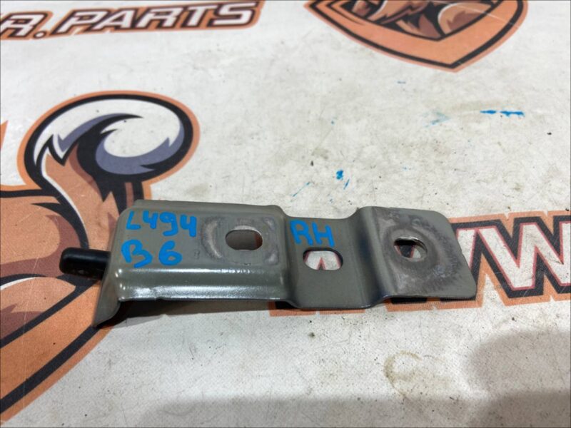 LR044891 Rear light bracket right Range Rover Sport L494 (2014-2022) used cost 10 € in stock 1 pcs.