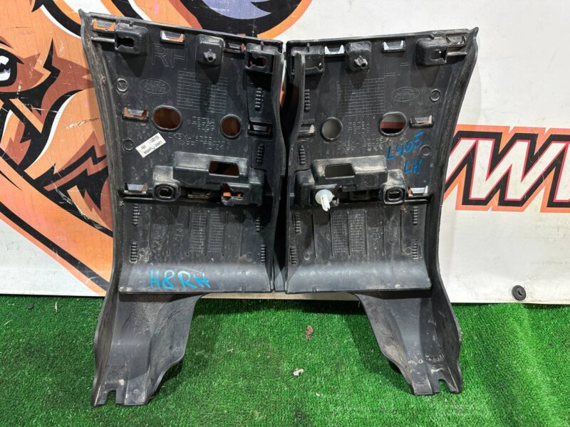 LR048271 Fender molding for electric footrests kit Range Rover L405 (2013-2021) used cost  € in stock 1 pcs.