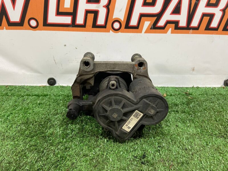 LR061382 Parking brake actuator right RANGE ROVER EVOQUE L538 2011-2018 Used cost 80 € in stock 1 pcs.