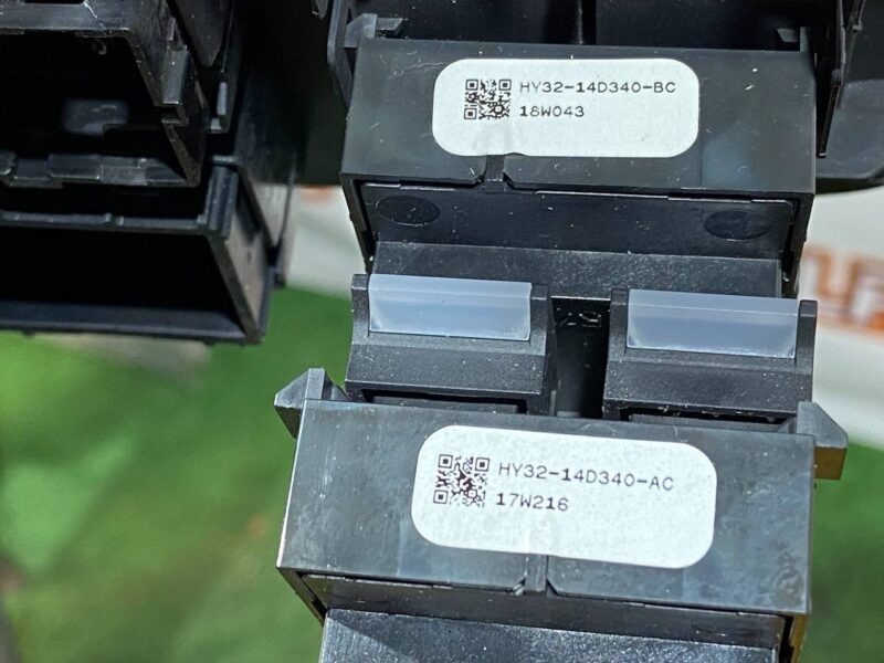 LR081322 Folding switch of the 3rd row of seats LAND ROVER DISCOVERY 5 (L462) Used cost 23,23 € in stock 4 pcs.