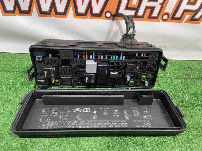 LR098963 Engine compartment fuse box Land Rover Discovery 5 L462 (2017-) Used cost 160 € in stock 3 pcs.