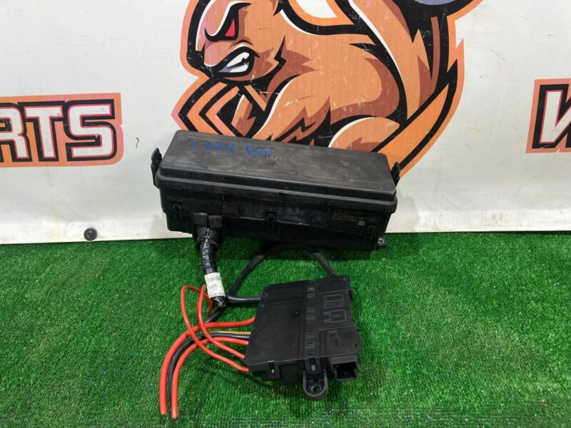 LR098963 Engine compartment fuse box Land Rover Discovery 5 L462 (2017-) Used cost 160 € in stock 3 pcs.