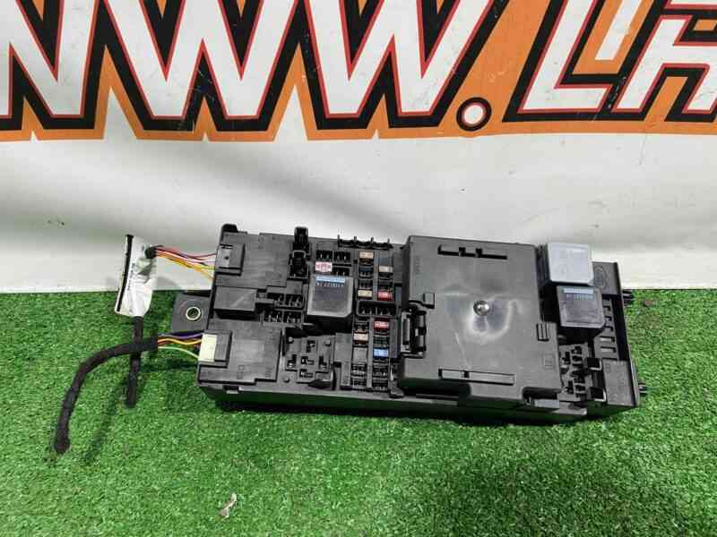 LR098969 Fuse Box Land Rover Discovery 5 L462 (2017-) Used - Image 13
