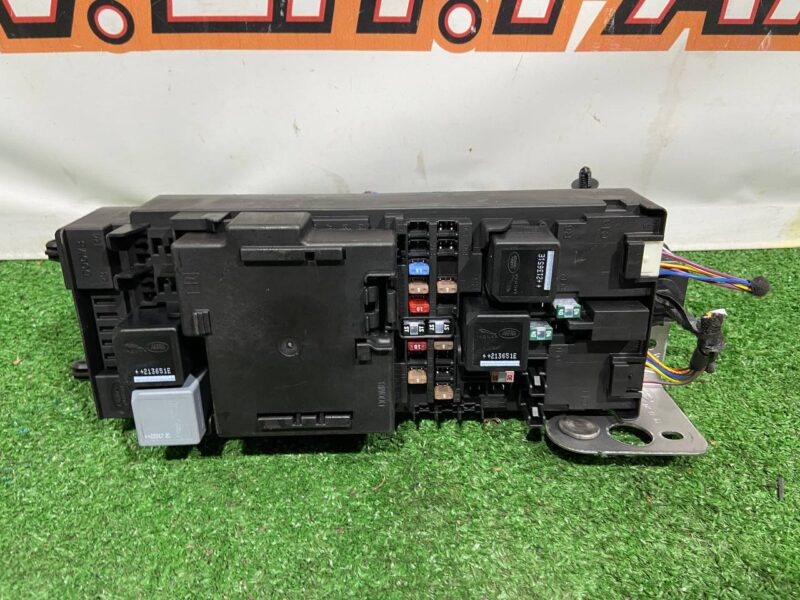 LR098969 Fuse Box Land Rover Discovery 5 L462 (2017-) Used - Image 15