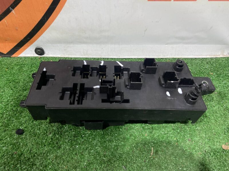 LR098969 Fuse Box Land Rover Discovery 5 L462 (2017-) Used - Image 20