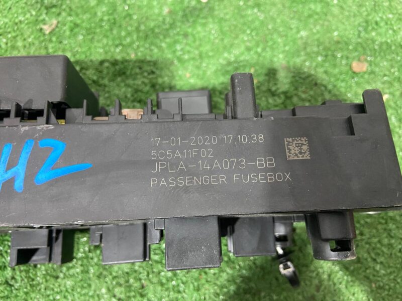 LR098969 Fuse Box Land Rover Discovery 5 L462 (2017-) Used - Image 21