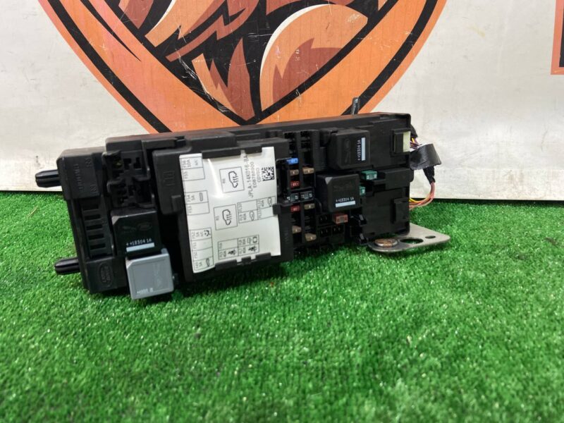 LR098969 Fuse Box Land Rover Discovery 5 L462 (2017-) Used - Image 23