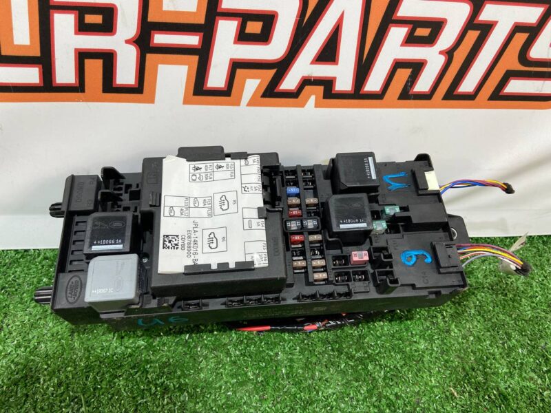 LR098969 Fuse Box Land Rover Discovery 5 L462 (2017-) Used cost 155 € in stock 4 pcs.