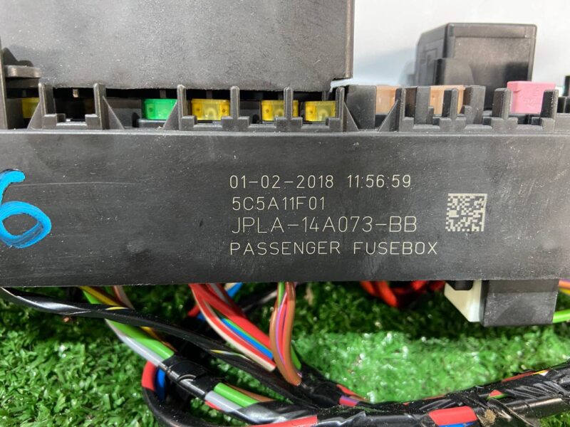 LR098969 Fuse Box Land Rover Discovery 5 L462 (2017-) Used cost 155 € in stock 4 pcs.