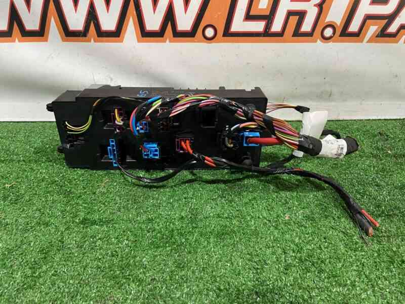 LR098969 Fuse Box Land Rover Discovery 5 L462 (2017-) Used cost 155 € in stock 4 pcs.