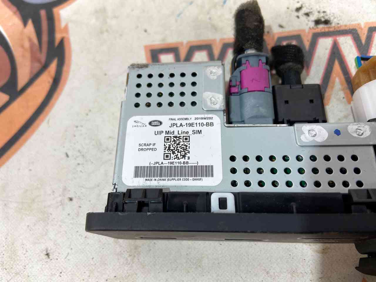LR106219 USB SIM connector Range Rover Sport L494 (2014-2022) Used cost 150 € in stock 1 pcs.