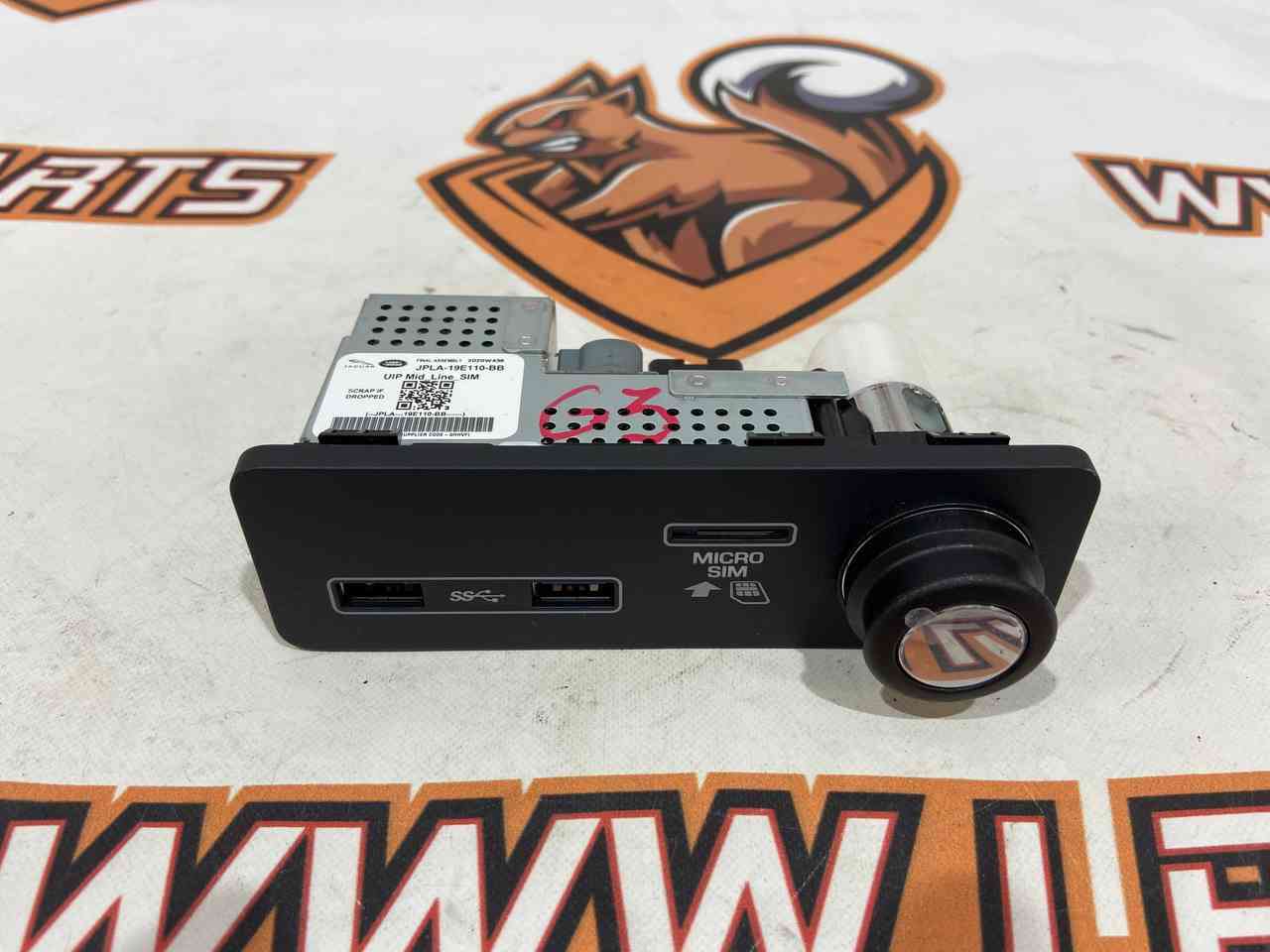 LR106219 USB SIM connector Range Rover Sport L494 (2014-2022) Used cost 150 € in stock 1 pcs.