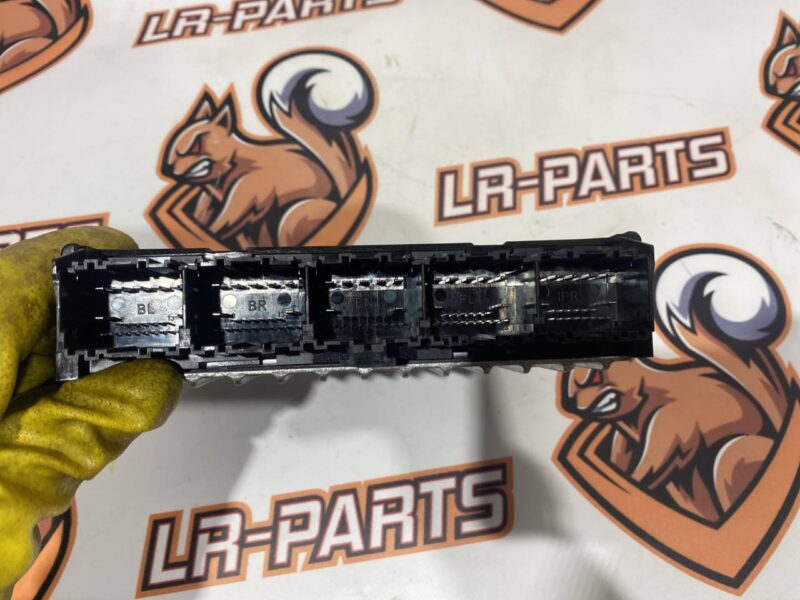 LR111476 Used active stabilizer control unit Range Rover L405 (2013-2021) cost 100 € in stock 2 pcs.