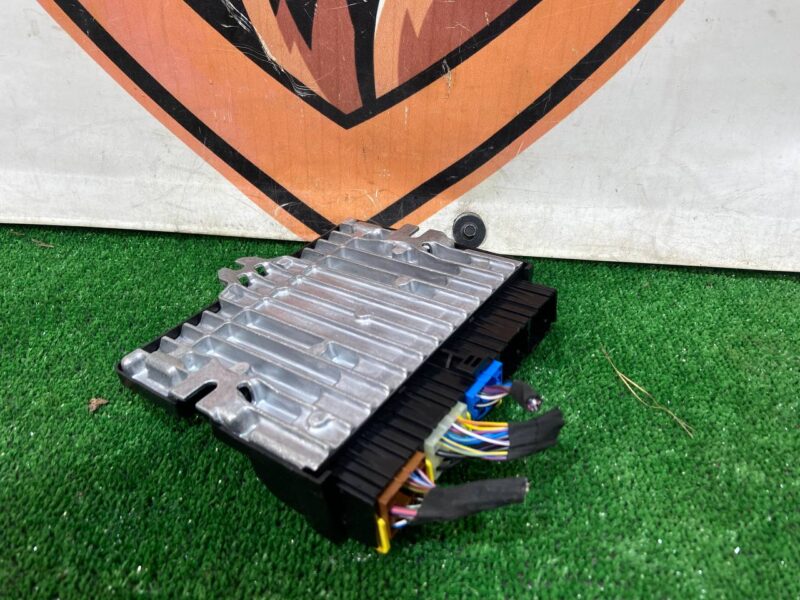 LR111476 Used active stabilizer control unit Range Rover L405 (2013-2021) cost 100 € in stock 2 pcs.