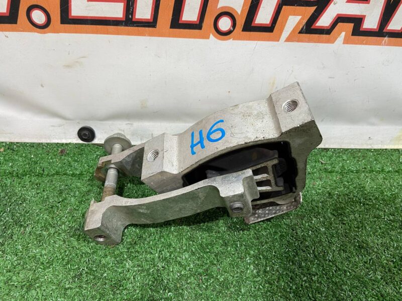 LR114070 Motor mount Land Rover Discovery Sport L550 (2015-) USED cost 60 € in stock 3 pcs.