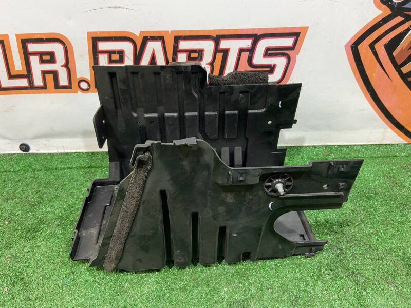LR114224 Battery Case Land Rover Discovery Sport L550 (2015-) Used cost 50 € in stock 5 pcs.