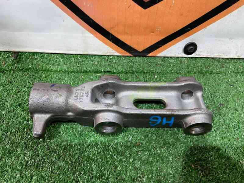 LR137775 Bracket towing eye Land Rover Discovery Sport L550 (2015-) used cost 35 € in stock 2 pcs.