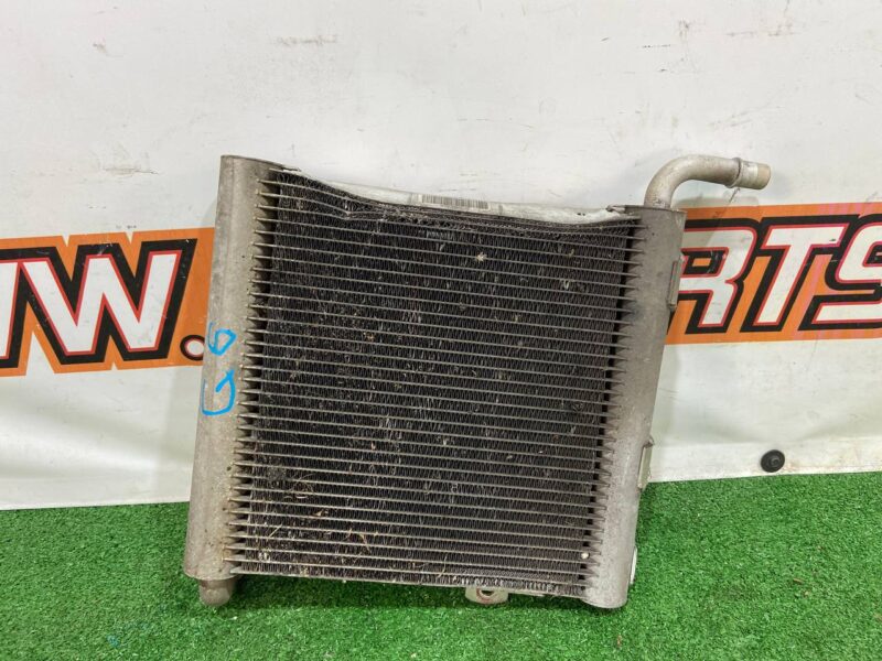 LR140294 Additional right radiator Range Rover Velar L560 (2018-) Used cost 225 € in stock 1 pcs.