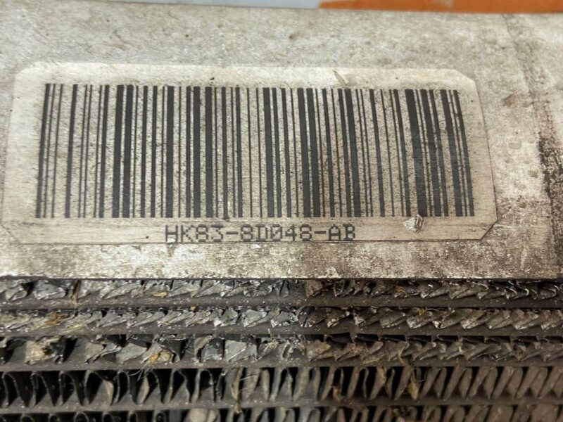 LR140294 Additional right radiator Range Rover Velar L560 (2018-) Used cost 225 € in stock 1 pcs.