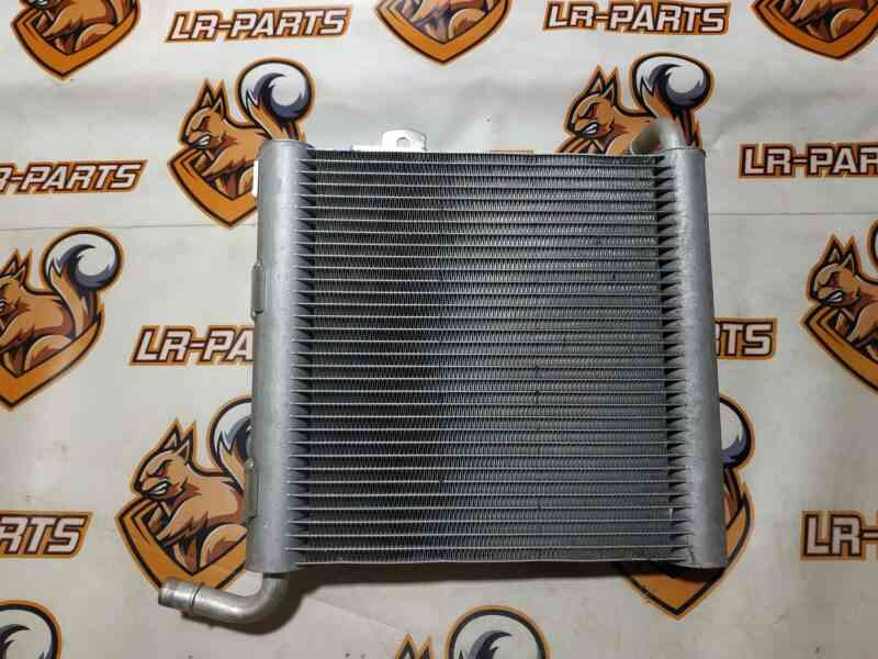 LR140294 Additional right radiator Range Rover Velar L560 (2018-) Used cost 225 € in stock 1 pcs.