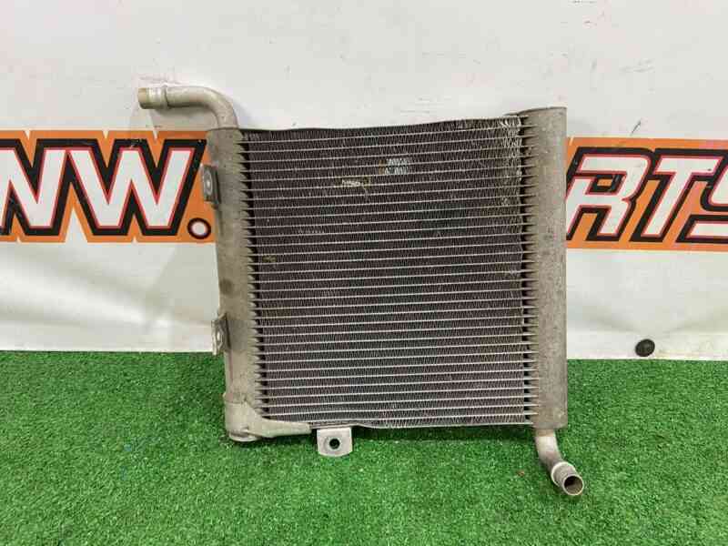 LR140294 Additional right radiator Range Rover Velar L560 (2018-) Used cost 225 € in stock 1 pcs.