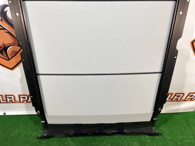 LR141763 Panoramic roof blind Range Rover L405 (2013-2021) Used cost 300 € in stock 2 pcs.