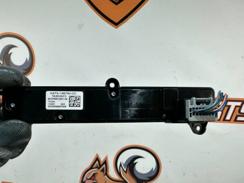T2H19800 Jaguar F-Pace X761 (2017-) start-stop switch used cost 65 € in stock 1 pcs.