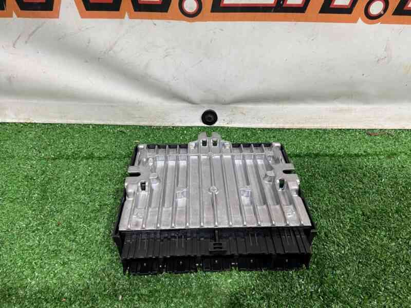 T2H9897 Adaptive Damping Module Jaguar F-Pace X761 (2017-) Used cost 180 € in stock 2 pcs.