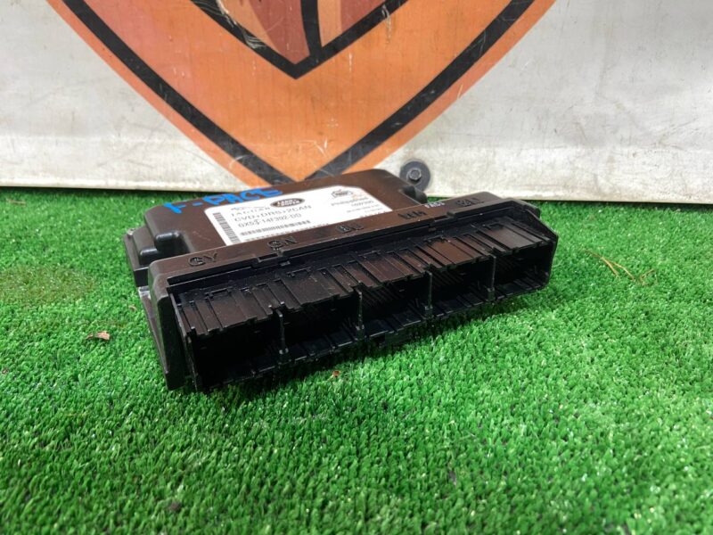 T2H9897 Adaptive Damping Module Jaguar F-Pace X761 (2017-) Used cost 180 € in stock 2 pcs.