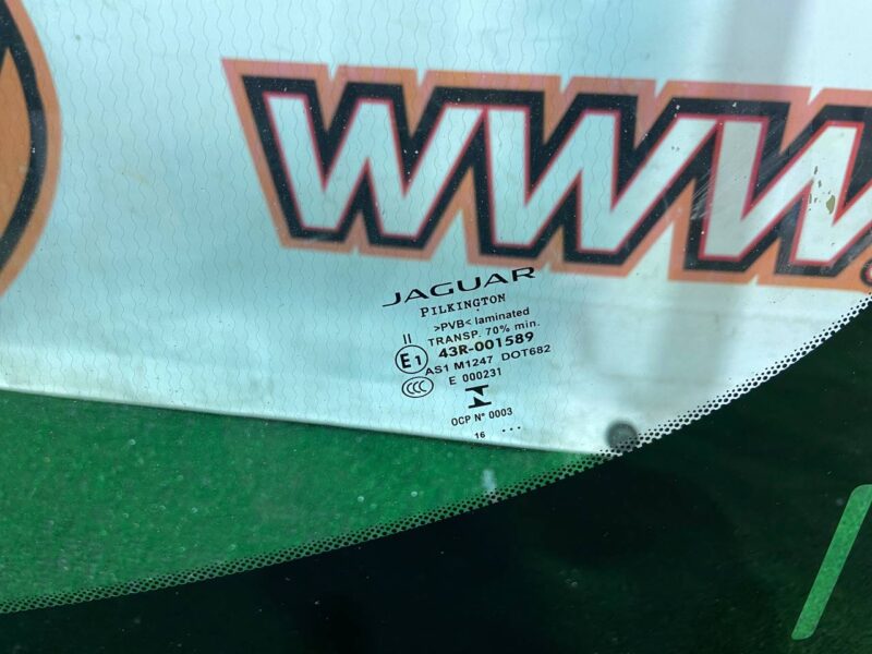 T4A33033 Windshield athermal, heated Jaguar F-Pace X761 (2017-) Used - Image 18