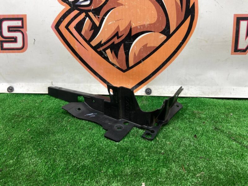 T4A4289 Deflector shield right upper Jaguar F-Pace X761 (2017-) Used cost 38 € in stock 1 pcs.