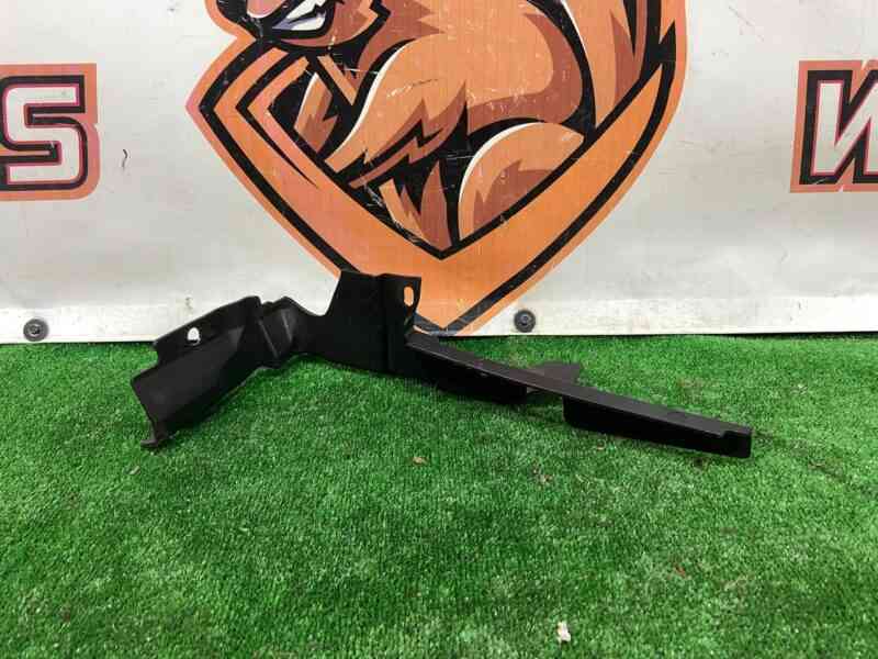 T4A4289 Deflector shield right upper Jaguar F-Pace X761 (2017-) Used cost 38 € in stock 1 pcs.
