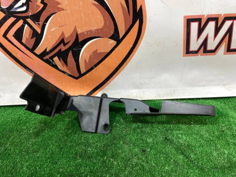 T4A4290 Left upper wind deflector shield Jaguar F-Pace X761 (2017-) Used cost 35 € in stock 1 pcs.