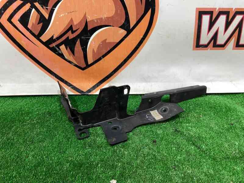 T4A4290 Left upper wind deflector shield Jaguar F-Pace X761 (2017-) Used cost 35 € in stock 1 pcs.
