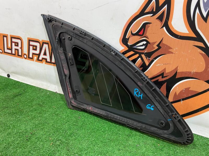 T4A9565 Left rear body glass Jaguar F-Pace X761 (2017-) USED cost 160 € in stock 2 pcs.