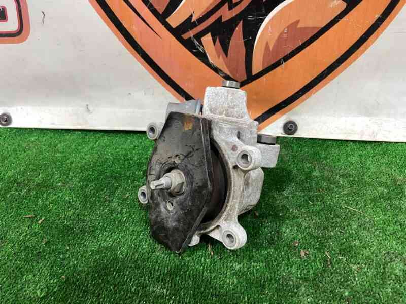 T4K10104 Jaguar I-Pace Electric Motor Support (2018-) Used cost 60 € in stock 5 pcs.