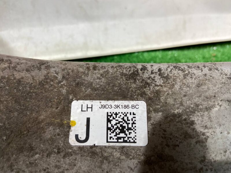 T4K4736 Steering knuckle (trunnion) front left Jaguar I-Pace X590 (2018-) USED cost 380 € in stock 8 pcs.
