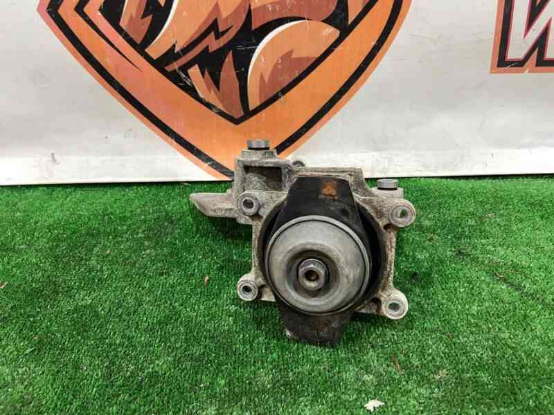 T4K8346 Left electric motor bracket Jaguar I-Pace (2018-) USED cost 80 € in stock 11 pcs.