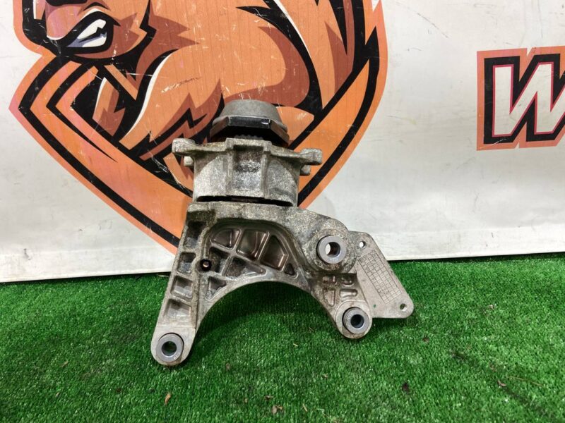 T4K8346 Left electric motor bracket Jaguar I-Pace (2018-) USED cost 80 € in stock 11 pcs.