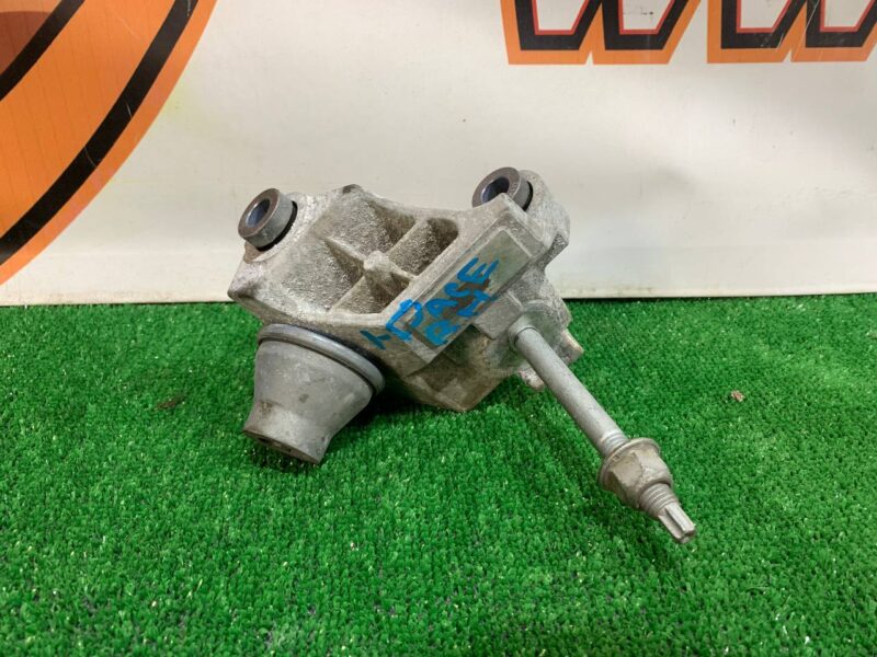 T4K8347 Jaguar I-Pace Front Electric Motor Bracket (2018-) Used cost 60 € in stock 10 pcs.