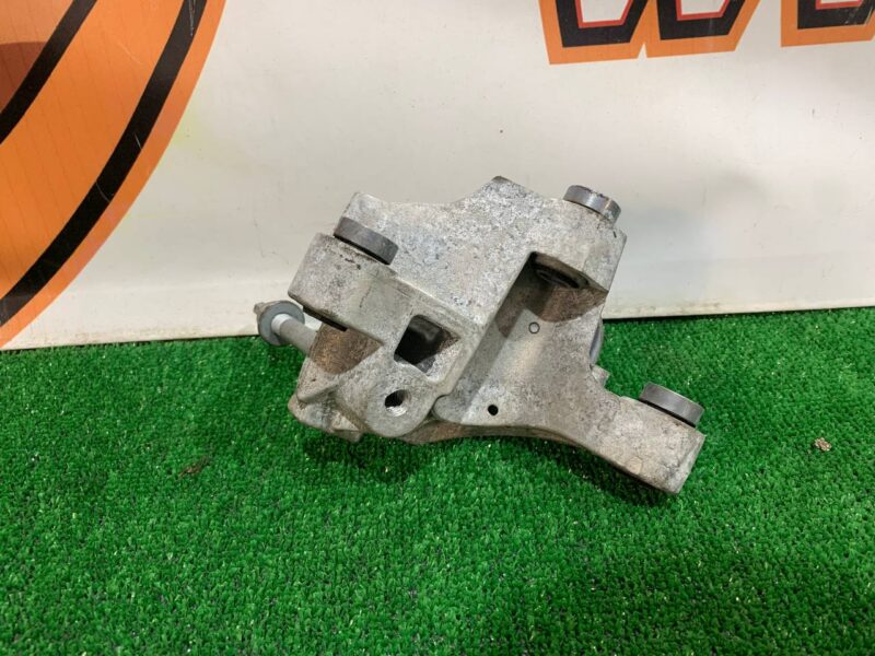 T4K8347 Jaguar I-Pace Front Electric Motor Bracket (2018-) Used cost 60 € in stock 10 pcs.