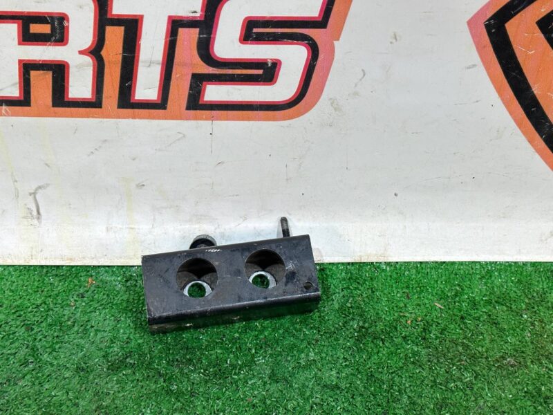 LR033057 Bracket for bumper amplifier left Range Rover Sport L494 (2014-2022) Used - Image 21