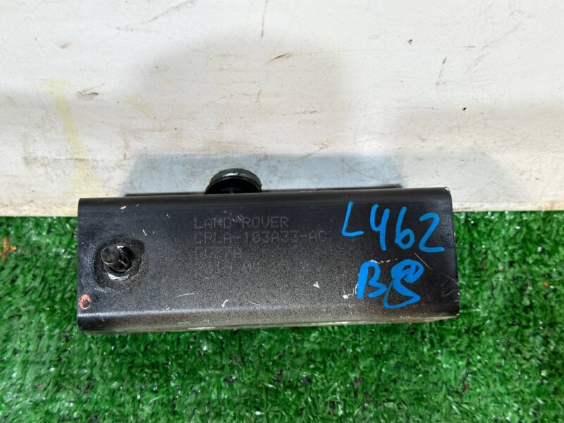 LR033057 Bracket for bumper amplifier left Range Rover Sport L494 (2014-2022) Used - Image 22
