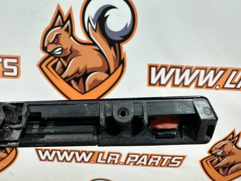 LR034043 Door molding rear left lower Range Rover L405 (2013-2021) Used cost 40 € in stock 1 pcs.