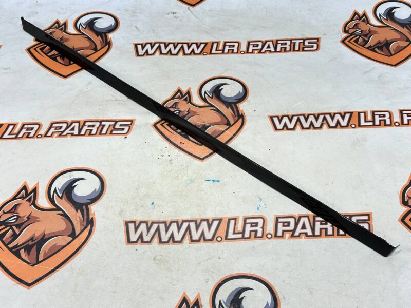 LR034046 Door molding rear left upper Range Rover L405 (2013-2021) Used cost 25 € in stock 1 pcs.