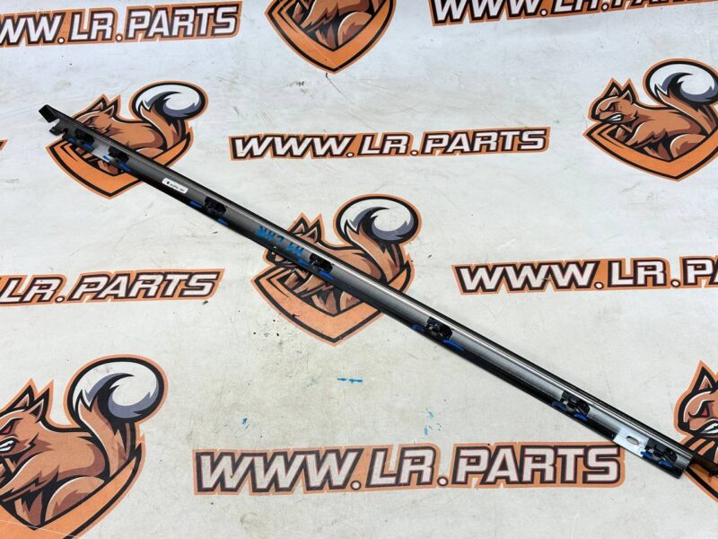 LR034046 Door molding rear left upper Range Rover L405 (2013-2021) Used cost 25 € in stock 1 pcs.