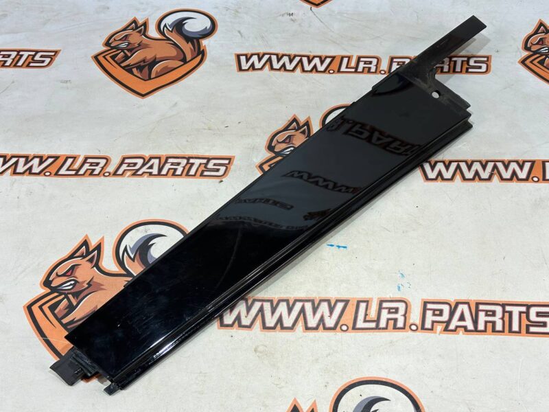 LR034048 Door molding rear left Range Rover L405 (2013-2021) Used cost 30 € in stock 1 pcs.