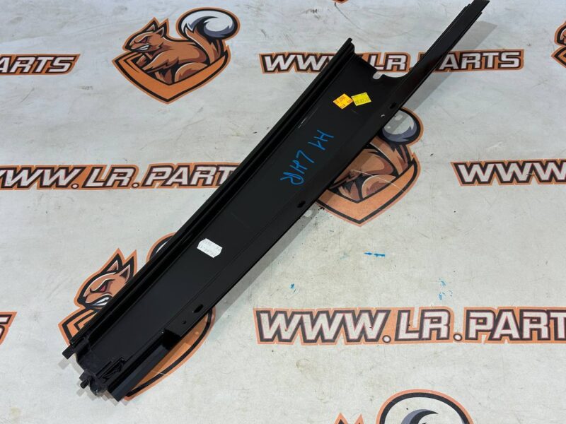 LR034048 Door molding rear left Range Rover L405 (2013-2021) Used cost 30 € in stock 1 pcs.